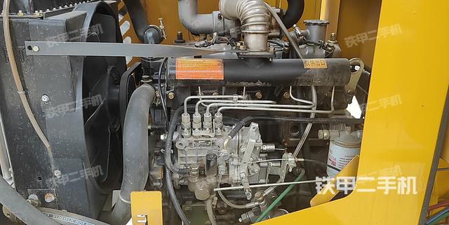 发动机右侧（整机外观及大件）