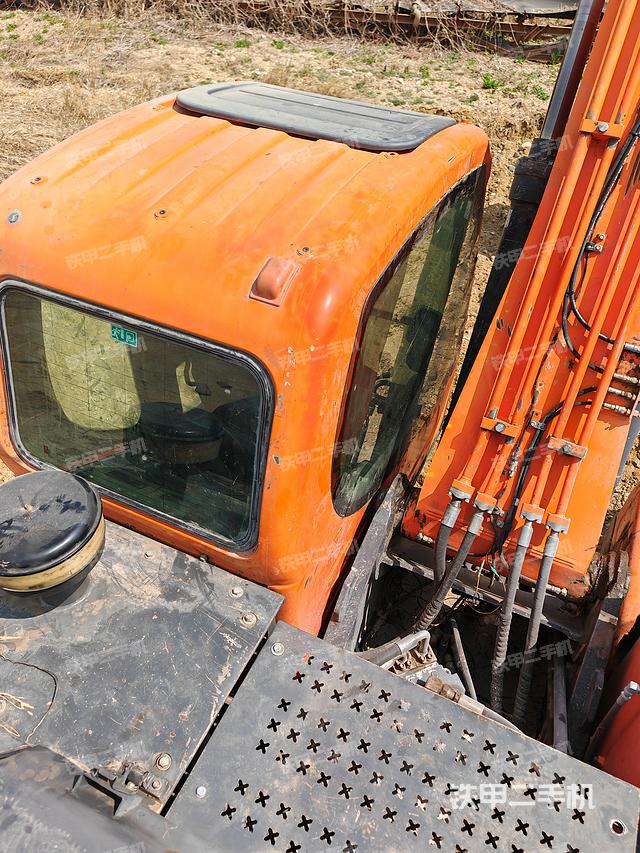 驾驶室顶部（整机外观）