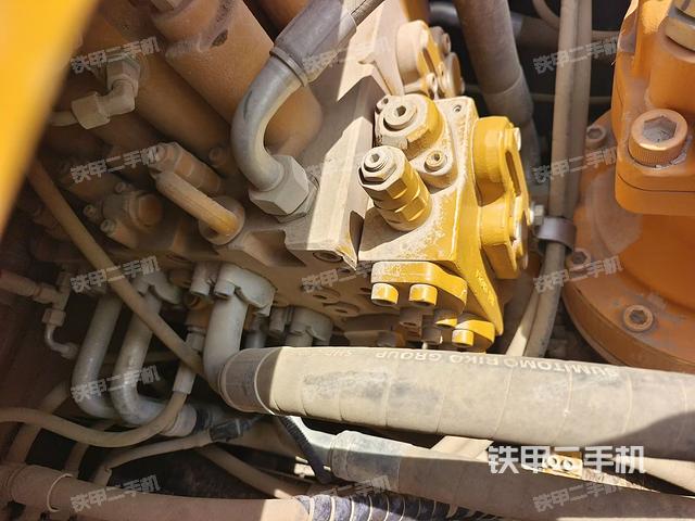 回转马达和主控阀（整机外观）