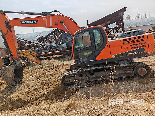斗山DX220LC-9C挖掘机