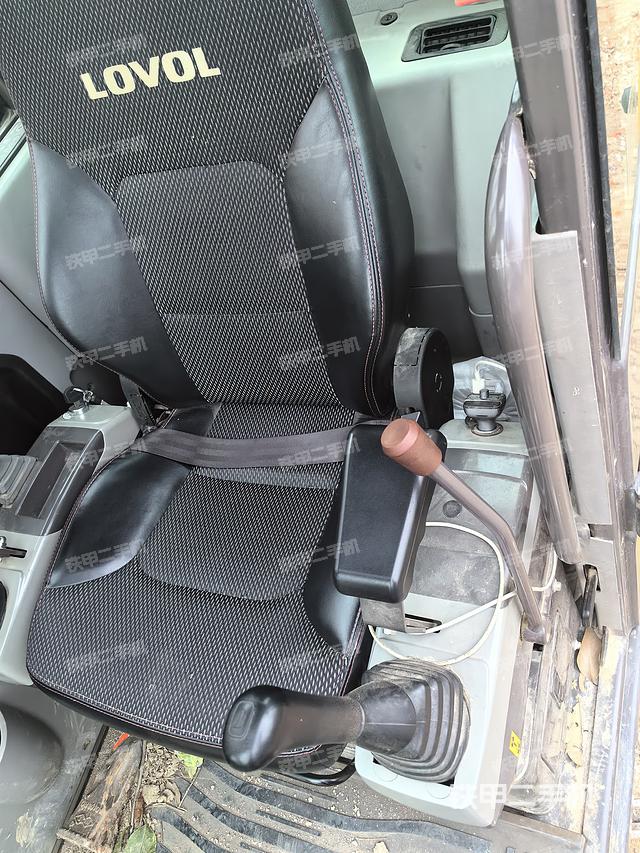 驾驶室整体（整机外观）