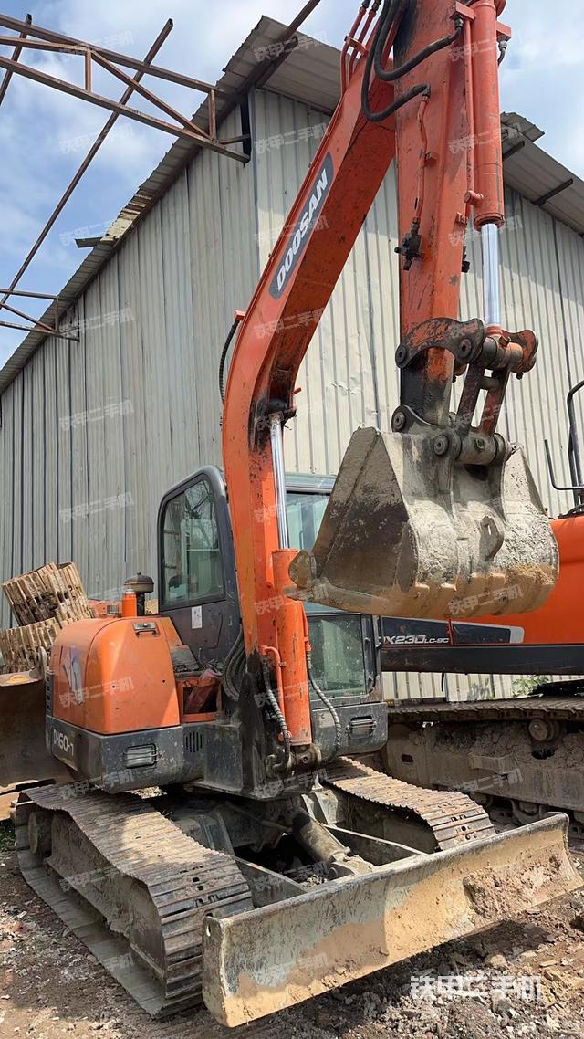 驾驶室顶部（整机外观）