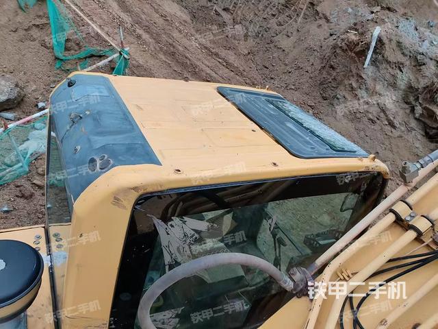 驾驶室顶部（整机外观）