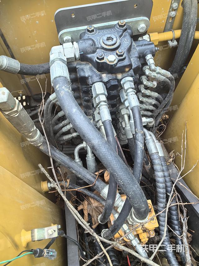 回转马达和主控阀（整机外观）