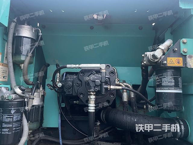 液压泵舱室正面整体（整机外观）