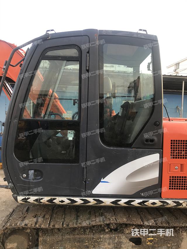 驾驶室顶部（整机外观）