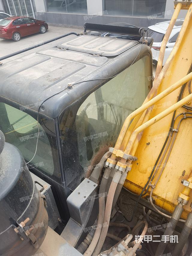 驾驶室顶部（整机外观）