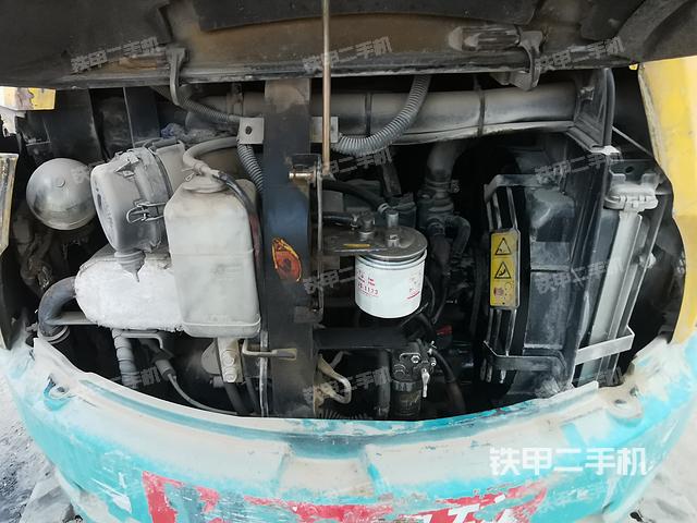 回转马达和主控阀（整机外观）