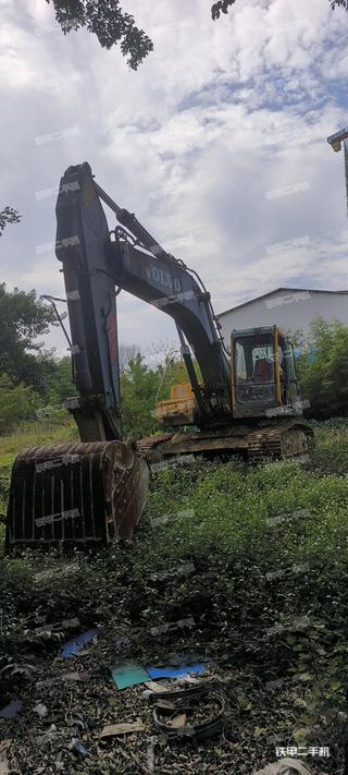 岳阳沃尔沃EC240BLC挖掘机实拍图片