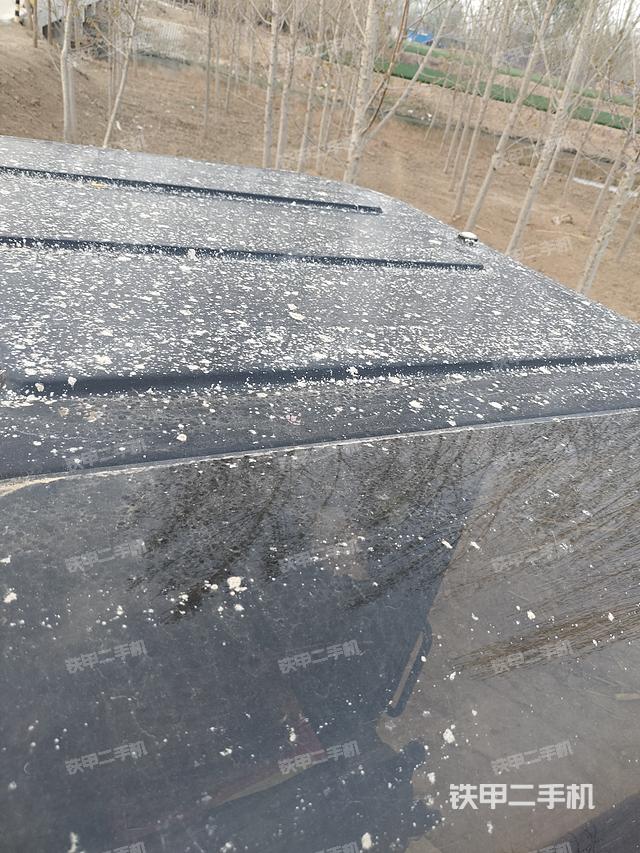 驾驶室顶部（整机外观）