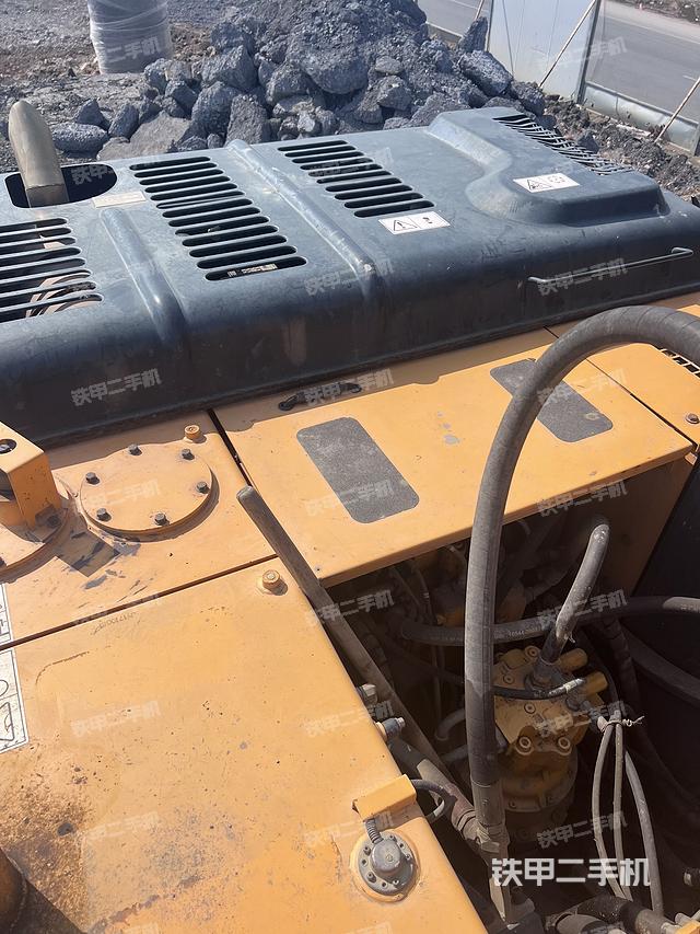 回转马达和主控阀（整机外观）