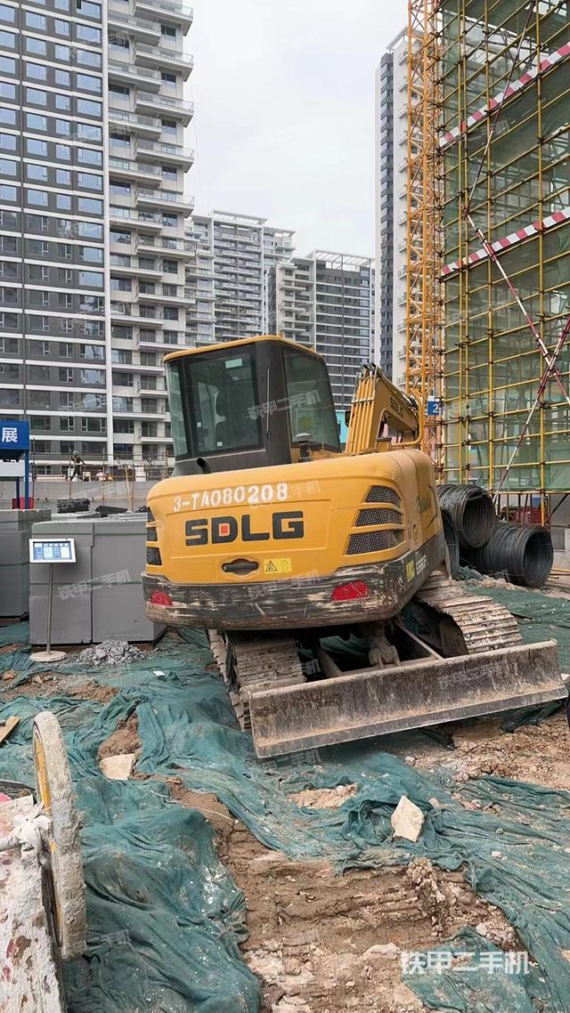 驾驶室顶部（整机外观）