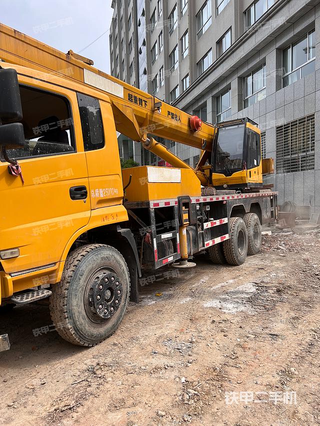 整机右侧（设备外观及核心部件）