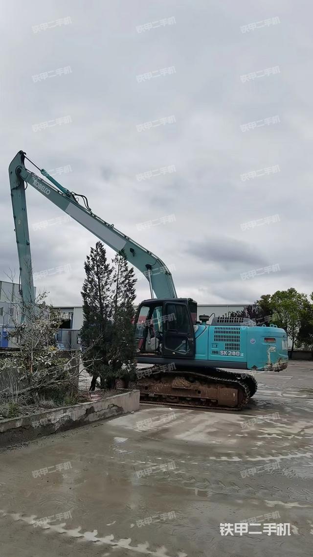 神钢SK200-10挖掘机