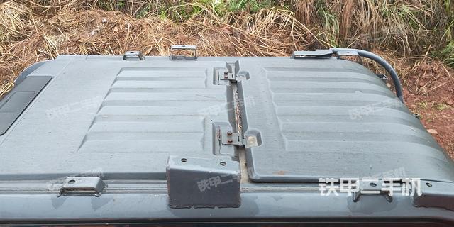 驾驶室顶部（整机外观）