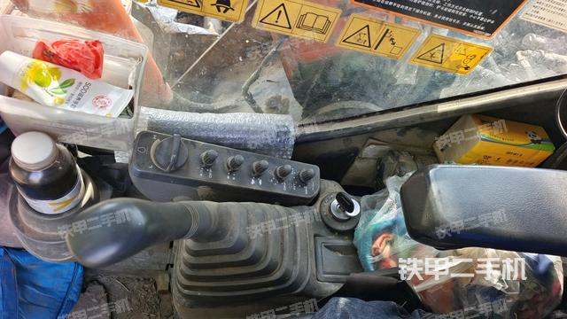 座椅左侧控制台/音响/含左手柄（驾驶室部分）