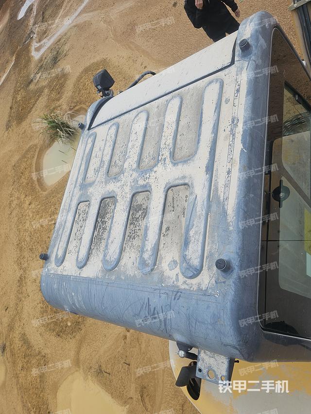 驾驶室顶部（整机外观）