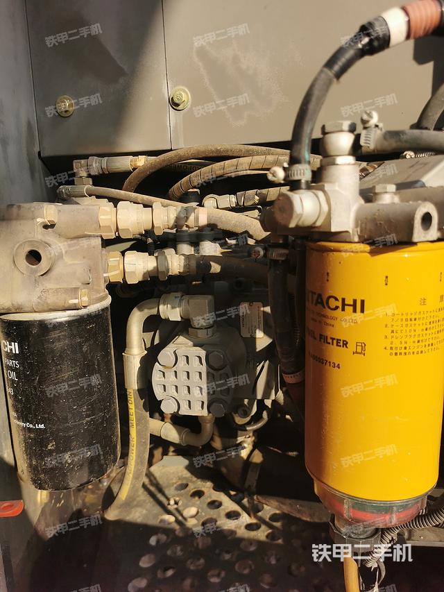 液压泵舱室正面整体（整机外观）