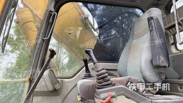 驾驶室整体（整机外观）