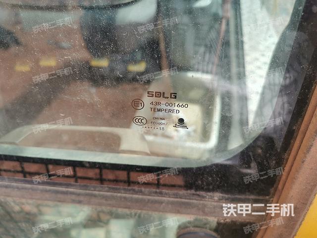 驾驶室顶部（整机外观）