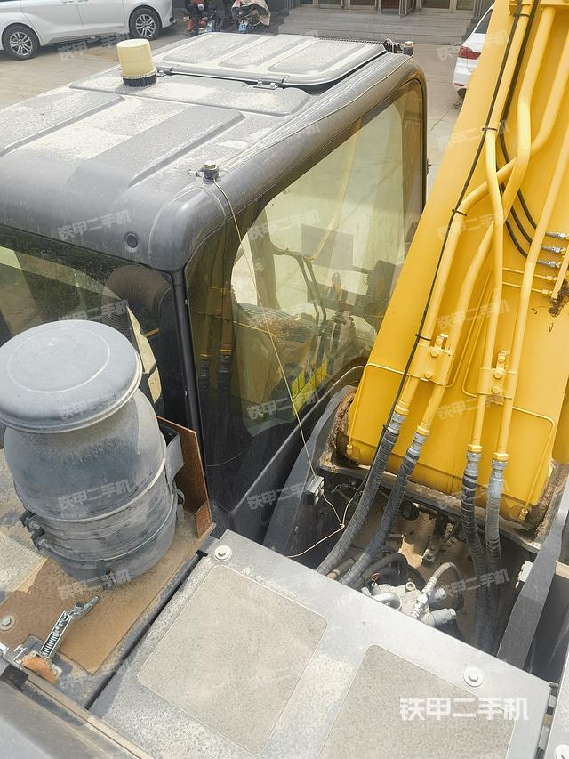 驾驶室顶部（整机外观）