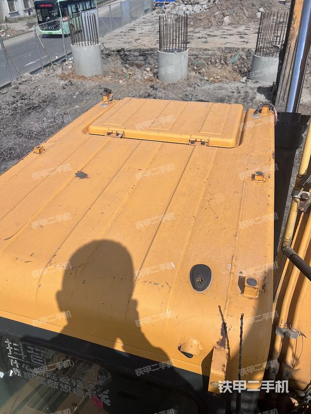 驾驶室顶部（整机外观）