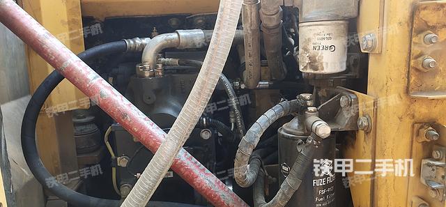 液压泵舱室正面整体（整机外观）