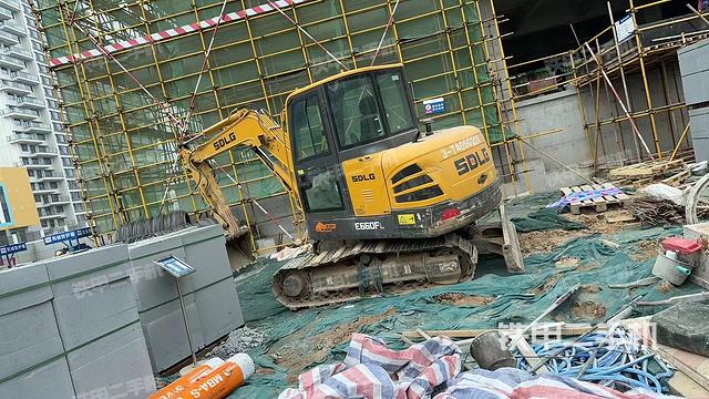 驾驶室整体（整机外观）