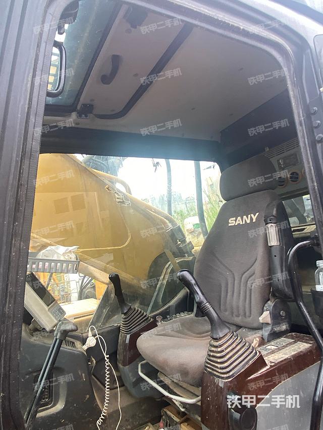 驾驶室整体（整机外观）