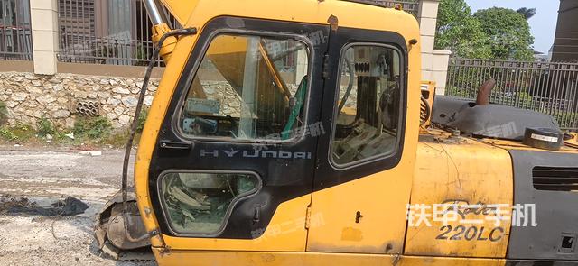 驾驶室整体（整机外观）