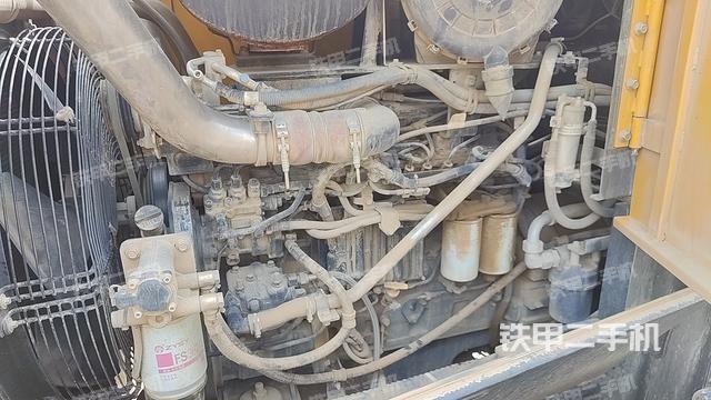 发动机右侧（整机外观及大件）