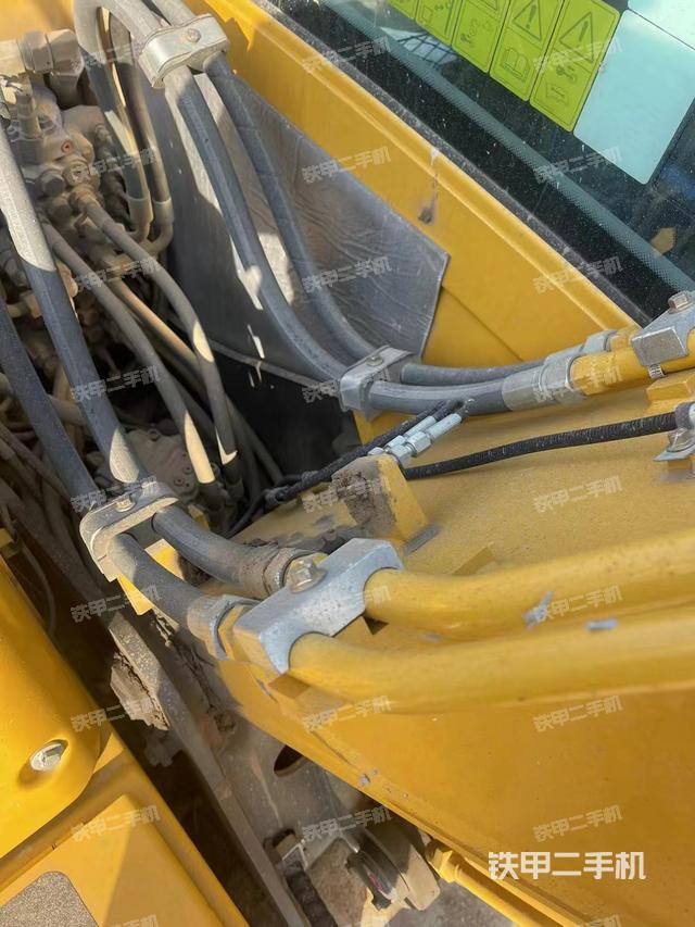 回转马达和主控阀（整机外观）