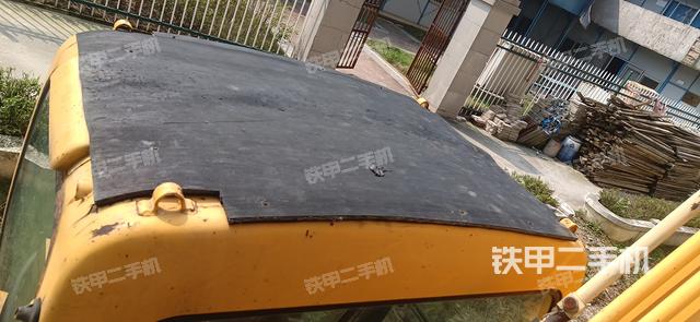 驾驶室顶部（整机外观）