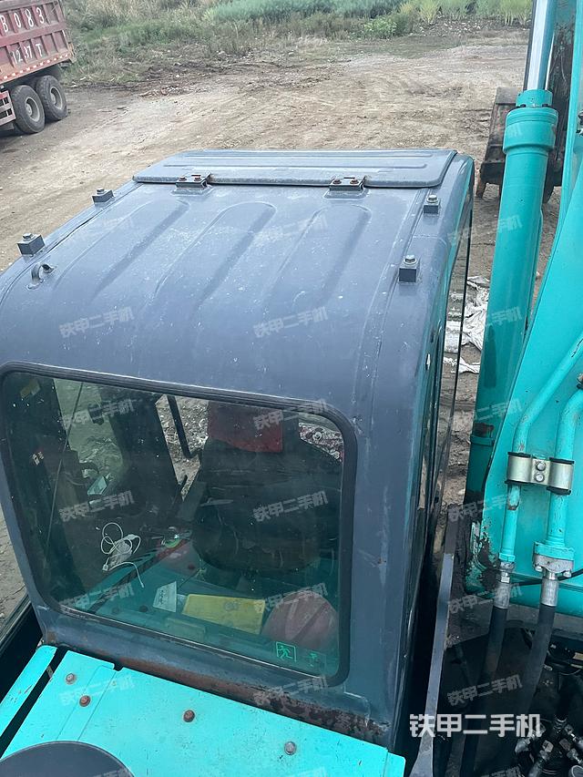 驾驶室顶部（整机外观）