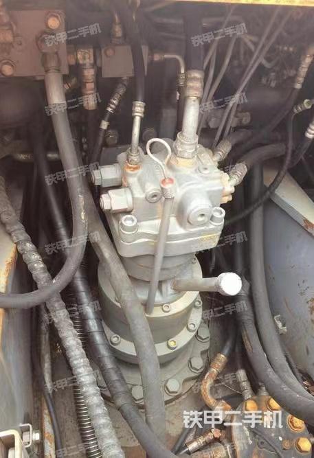 回转马达和主控阀（整机外观）