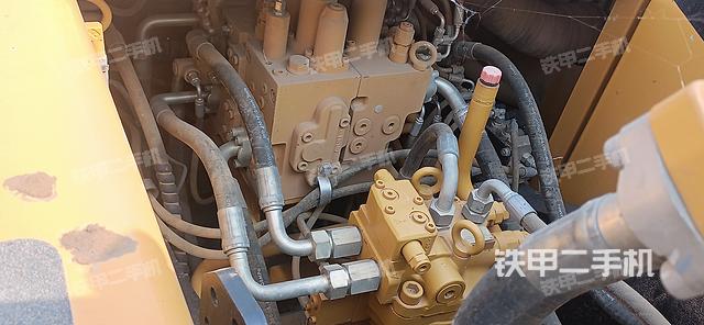 回转马达和主控阀（整机外观）