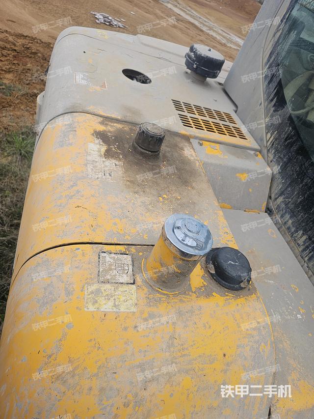 回转马达和主控阀（整机外观）