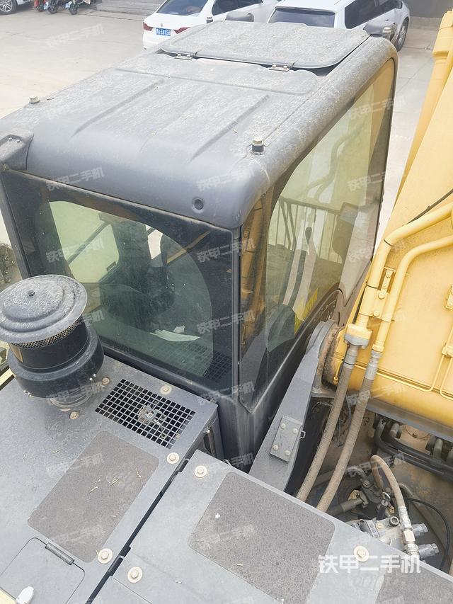 驾驶室顶部（整机外观）