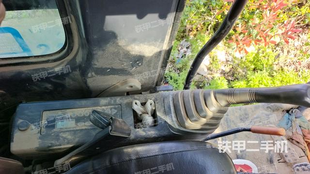 座椅右侧控制台/钥匙门/油门/含右手柄（驾驶室部分）