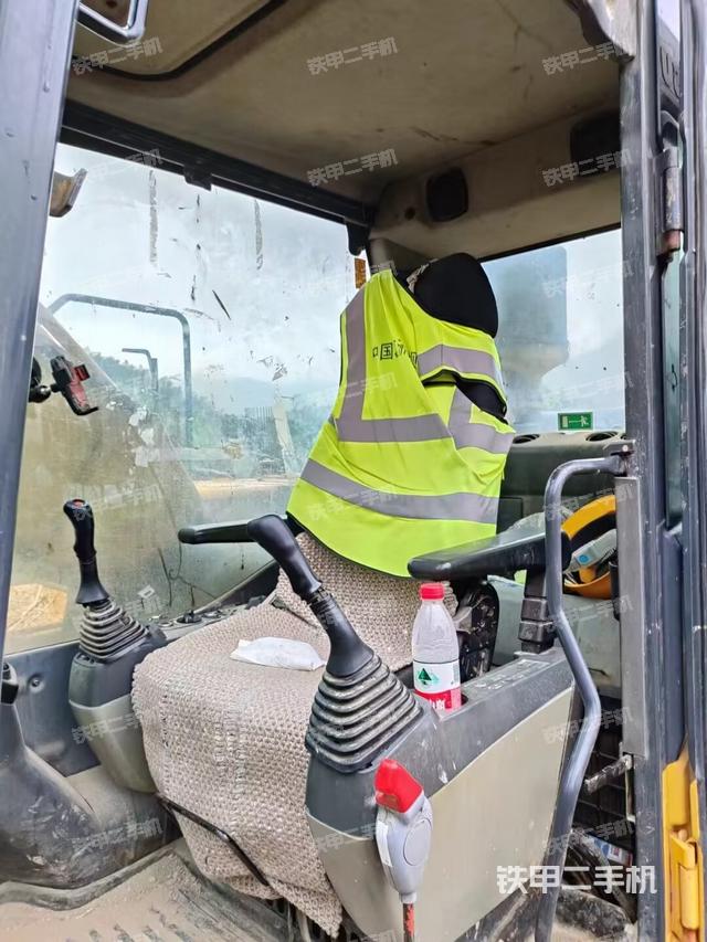 驾驶室整体（整机外观）