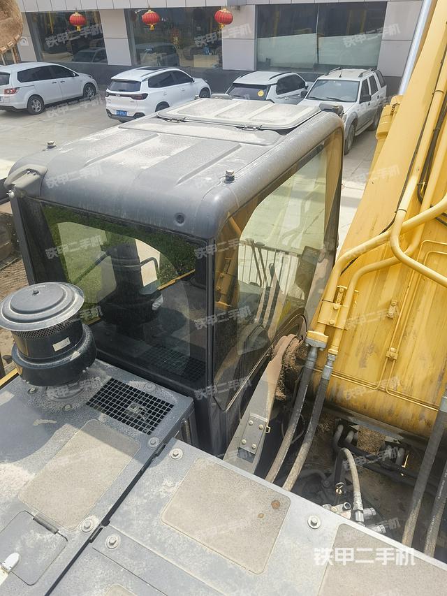 驾驶室顶部（整机外观）