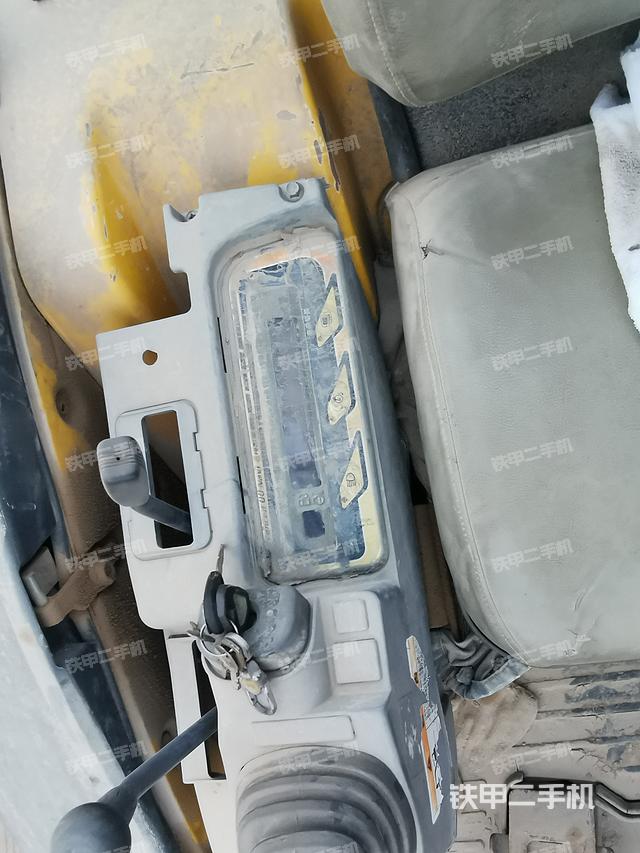 驾驶室顶部（整机外观）