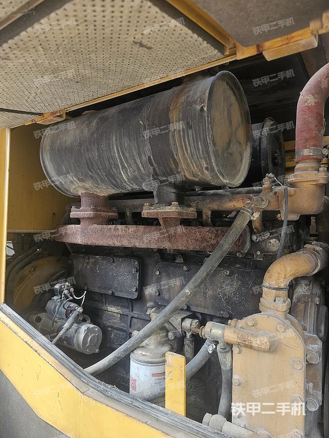 发动机右侧（整机外观及大件）