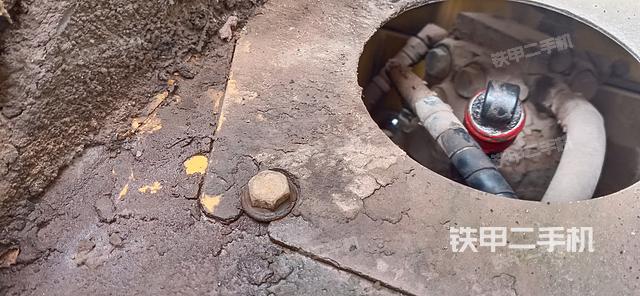 回转马达和主控阀（整机外观）