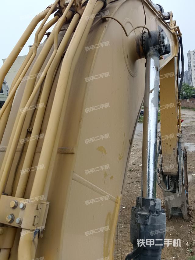 驾驶室顶部（整机外观）