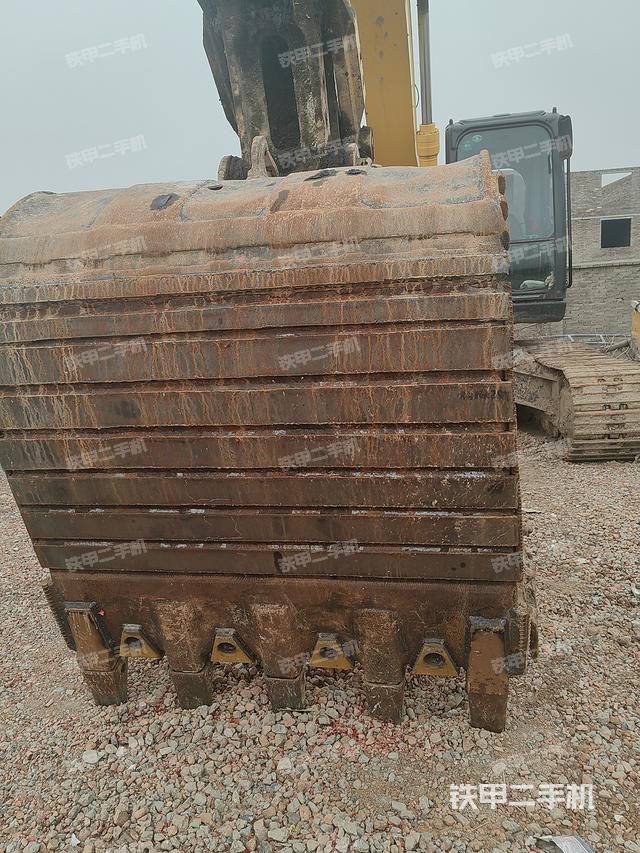 驾驶室顶部（整机外观）