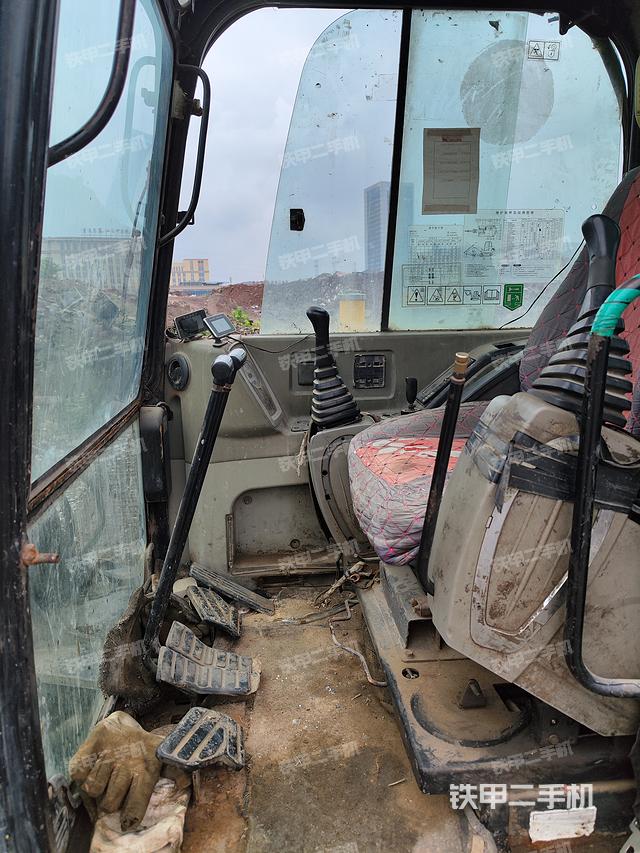 驾驶室整体（整机外观）