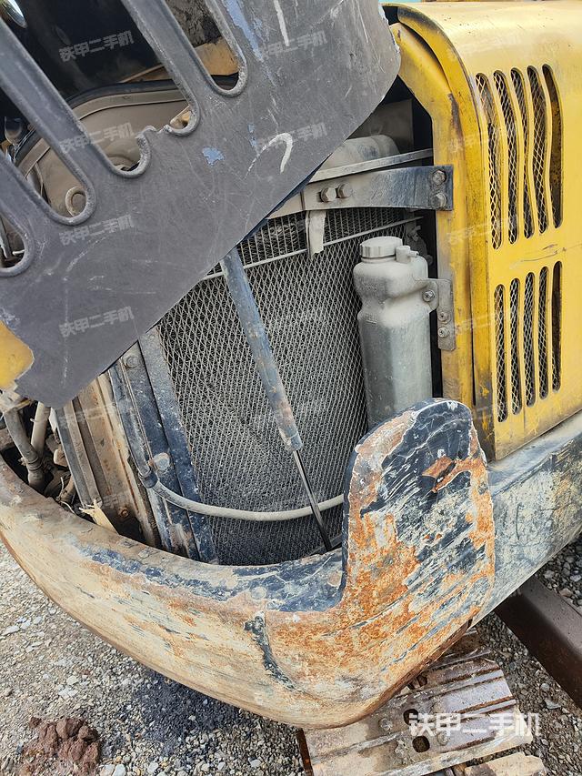 回转马达和主控阀（整机外观）