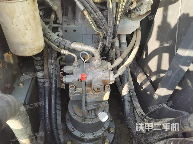 回转马达和主控阀（整机外观）