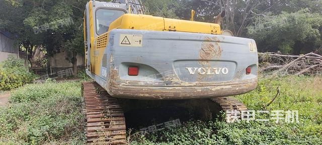 驾驶室顶部（整机外观）